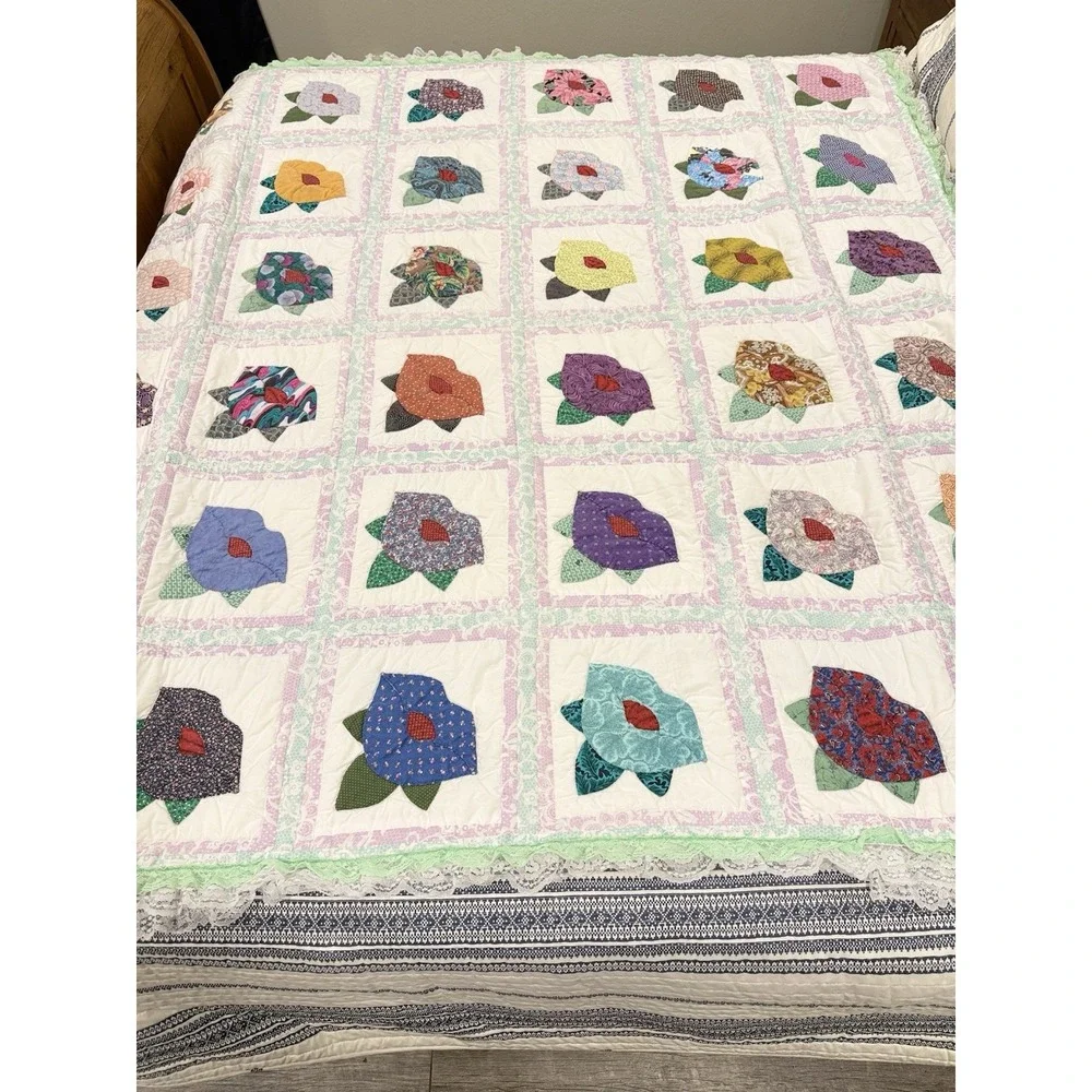 VTG Flower Quilt Handmade Appliqué Pansy / Cabbage Rose Design Sz Twin Farmhouse